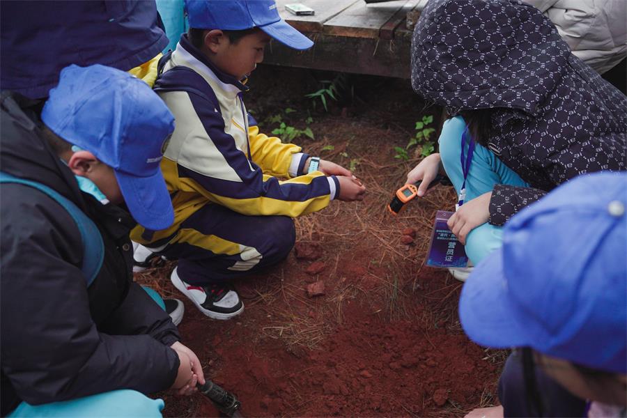 腾冲科学家论坛青少年科普研学系列活动2024年科技冬令营开幕_新华网(图2)