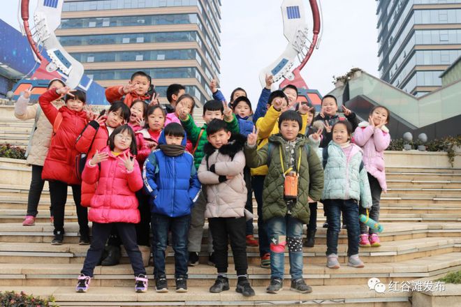 红谷滩新区开展全区中小学校师生“VR科幻研学之旅”